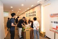 點選照片右側觀看下一張